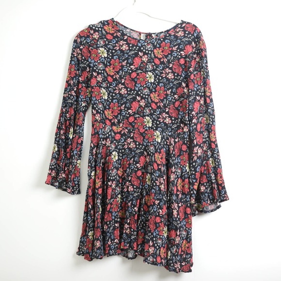 American Eagle Outfitters Dresses & Skirts - American Eagle Navy Blue Dark Red Floral Bell Sleeve Crepe Minidress